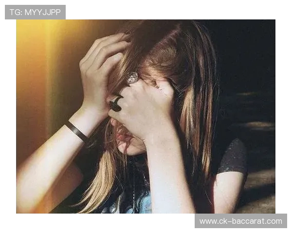 女生打电话来打断我游戏时的那些搞笑瞬间和无奈心情